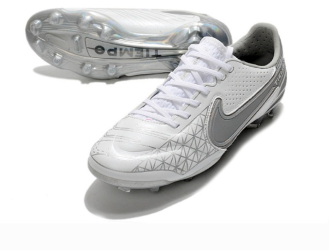 Nike Tiempo